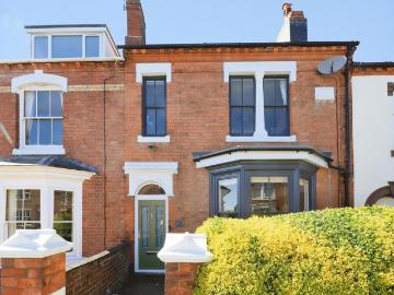 4 bedroom terraced house for sale