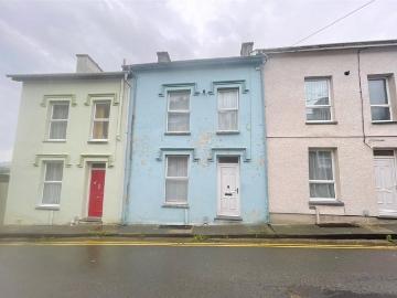 4 bedroom terraced house for sale