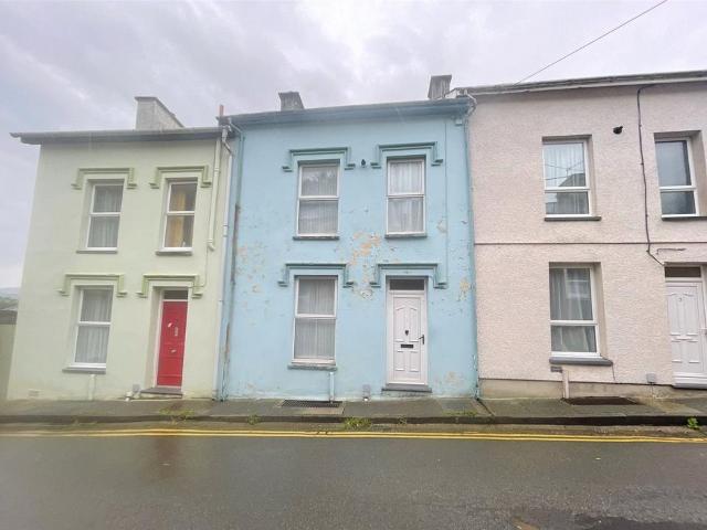 4 bedroom terraced house for sale