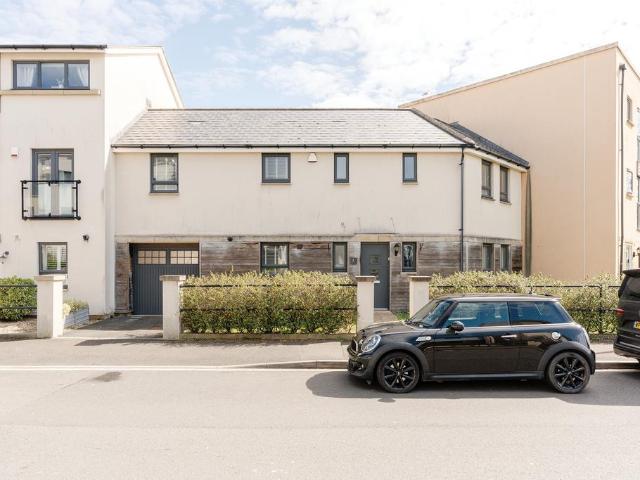 4 bedroom terraced house for sale