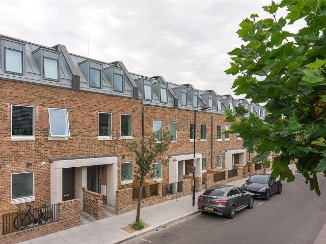 4 bedroom terraced house for sale