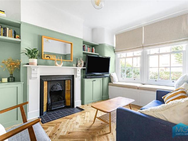 4 bedroom terraced house for sale