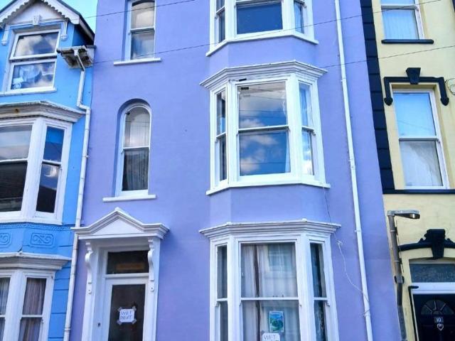 4 bedroom terraced house for sale
