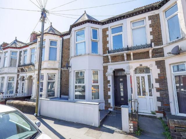4 bedroom terraced house for sale