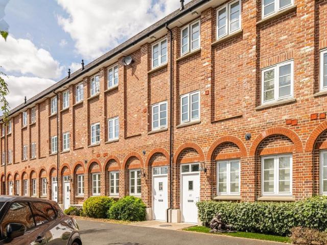 4 bedroom terraced house for sale