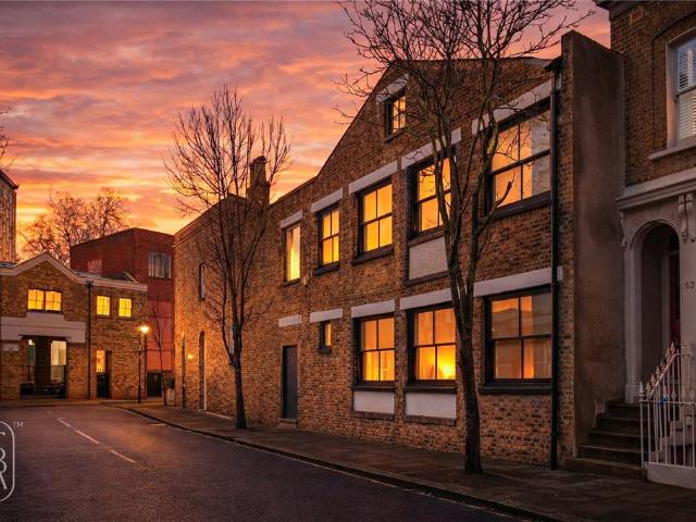 5 bedroom terraced house for sale