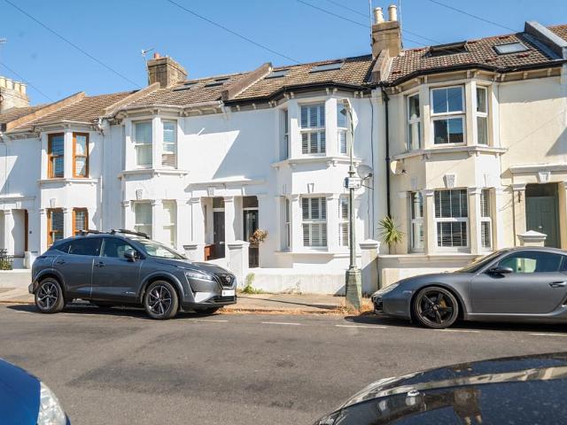 4 bedroom terraced house for sale