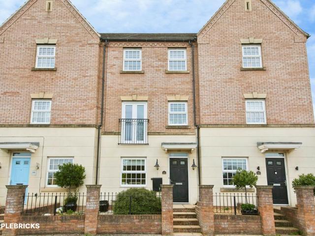 4 bedroom terraced house for sale