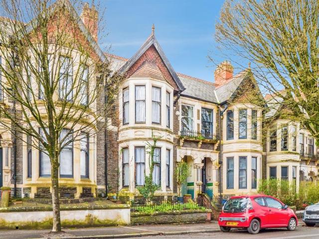 4 bedroom terraced house for sale