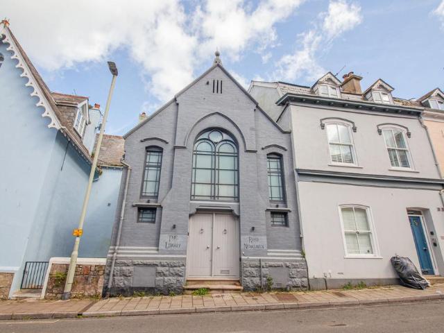 4 bedroom terraced house for sale