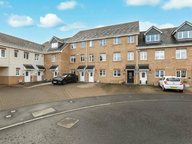 4 bedroom terraced house for sale