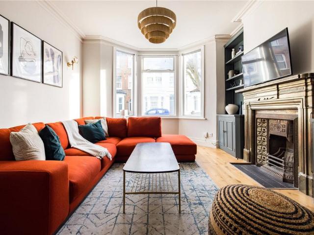 4 bedroom terraced house for sale
