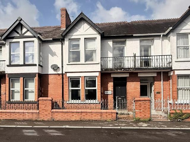 4 bedroom terraced house for sale