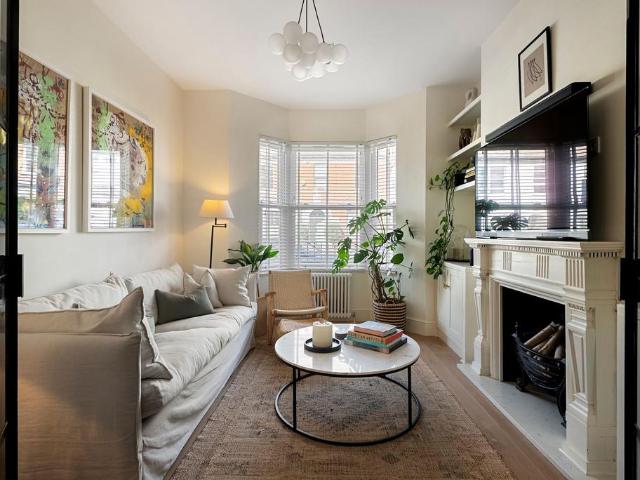 4 bedroom terraced house for sale