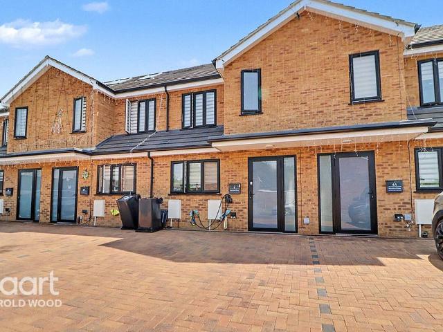 4 bedroom terraced house for sale