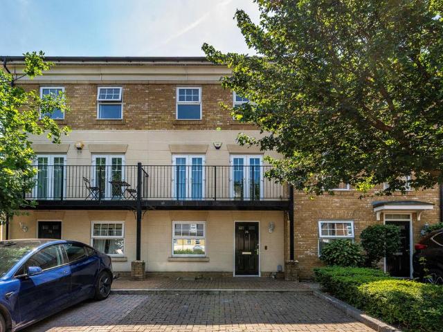 4 bedroom terraced house for sale