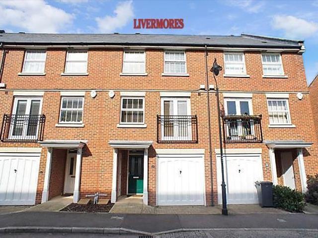 4 bedroom terraced house for sale