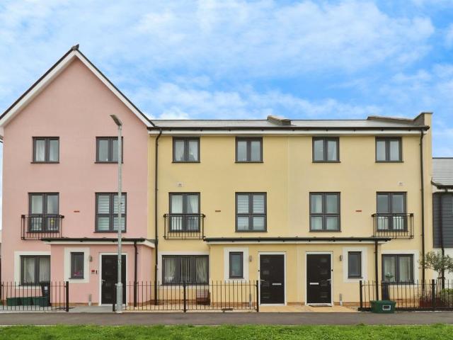 4 bedroom terraced house for sale