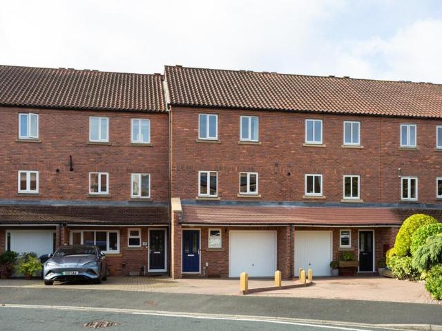 4 bedroom terraced house for sale