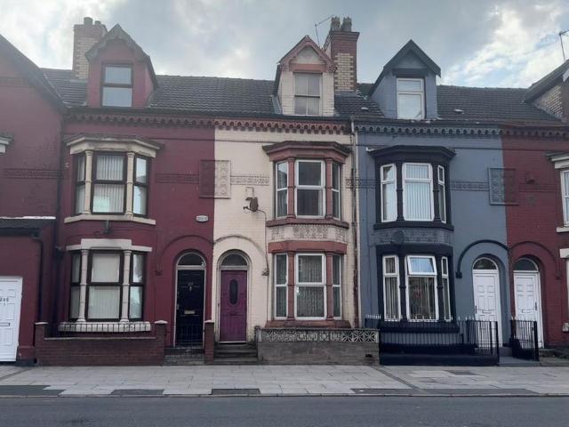 4 bedroom terraced house for sale