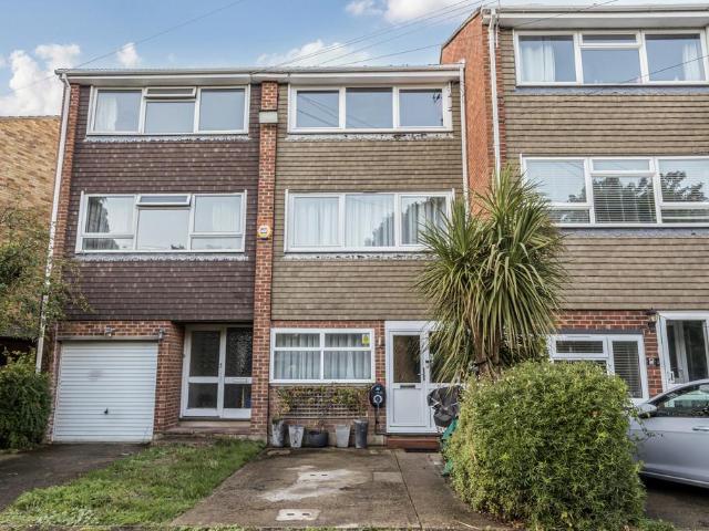 4 bedroom terraced house for sale