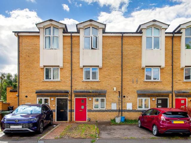 4 bedroom terraced house for sale