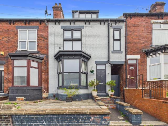 4 bedroom terraced house for sale