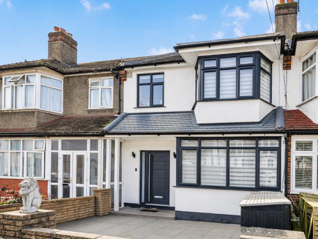 4 bedroom terraced house for sale