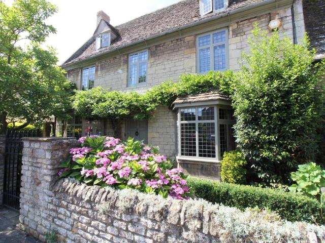 4 bedroom cottage for sale