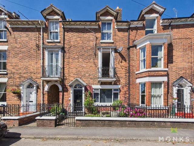 4 bedroom terraced house for sale