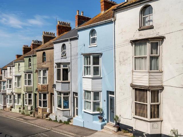 4 bedroom terraced house for sale