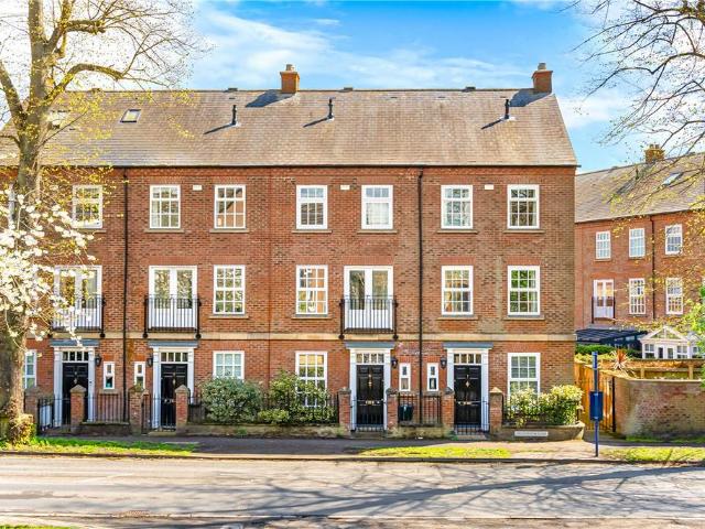 4 bedroom terraced house for sale