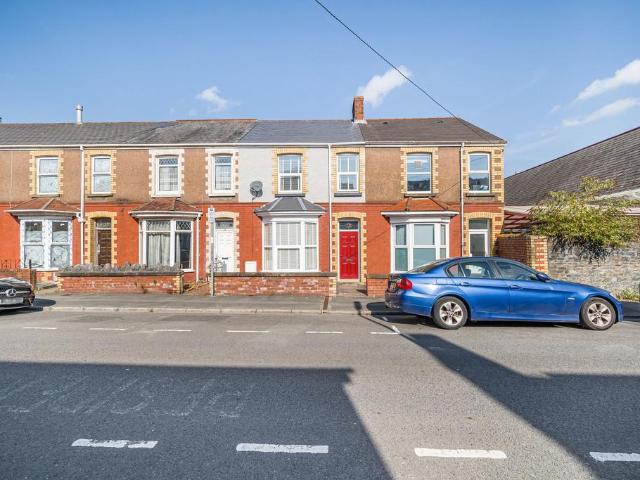4 bedroom terraced house for sale