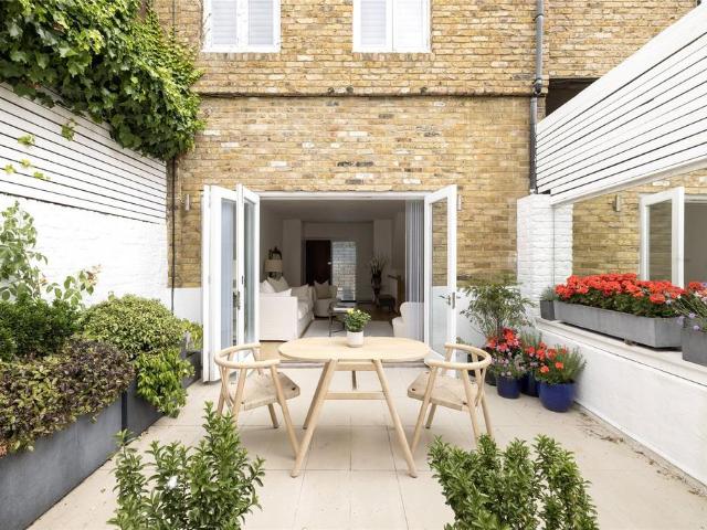4 bedroom terraced house for sale