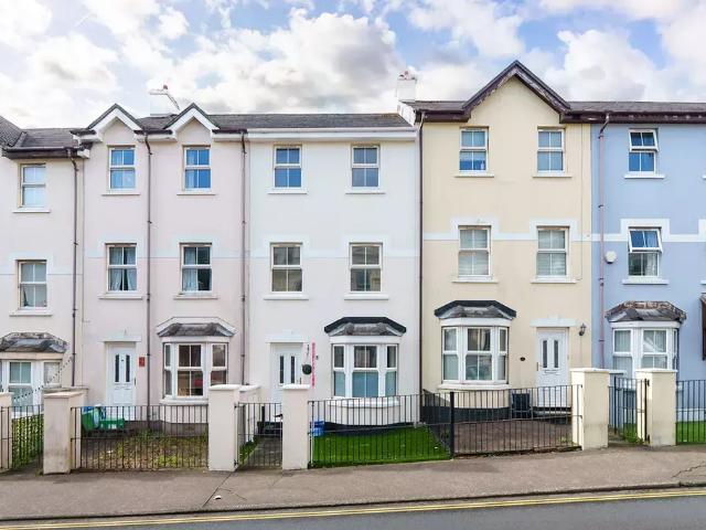 4 bedroom terraced house for sale