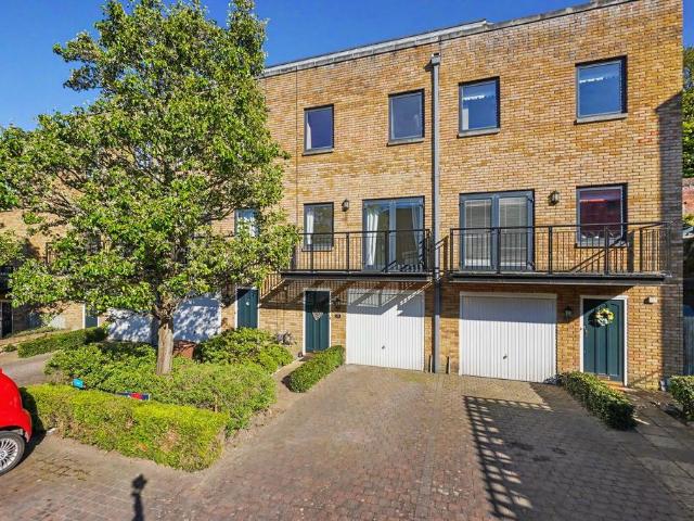 4 bedroom terraced house for sale