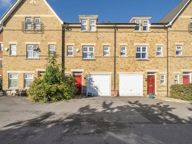 4 bedroom terraced house for sale