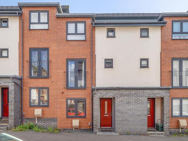 4 bedroom terraced house for sale