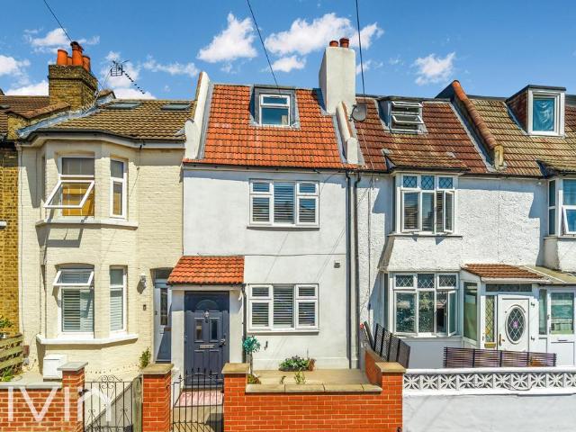 4 bedroom terraced house for sale