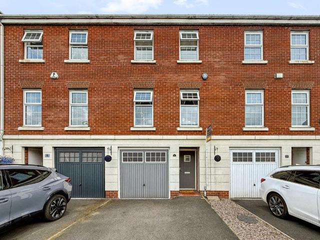 4 bedroom terraced house for sale