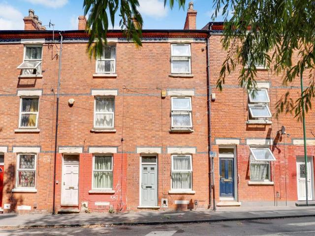 4 bedroom terraced house for sale