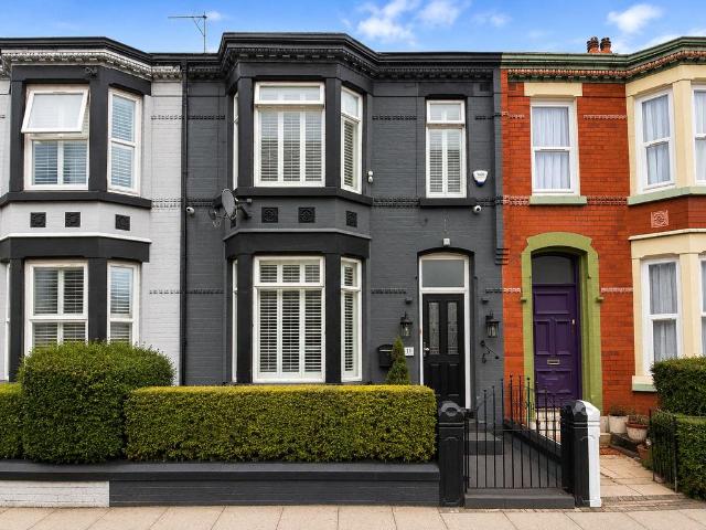 4 bedroom terraced house for sale