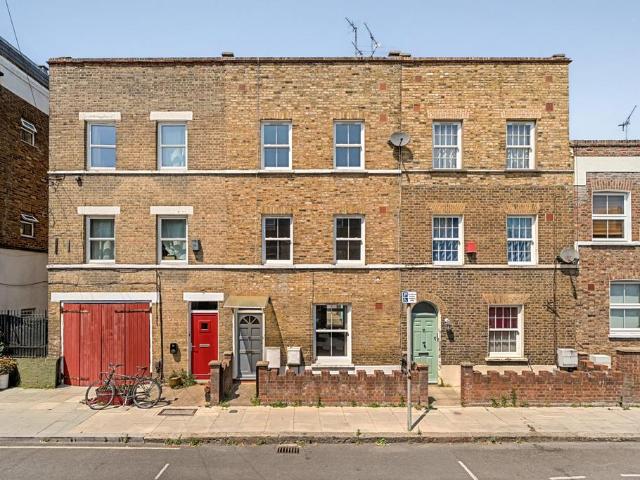 4 bedroom terraced house for sale