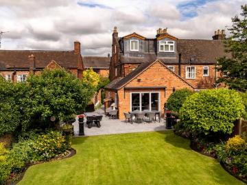 4 bedroom terraced house for sale
