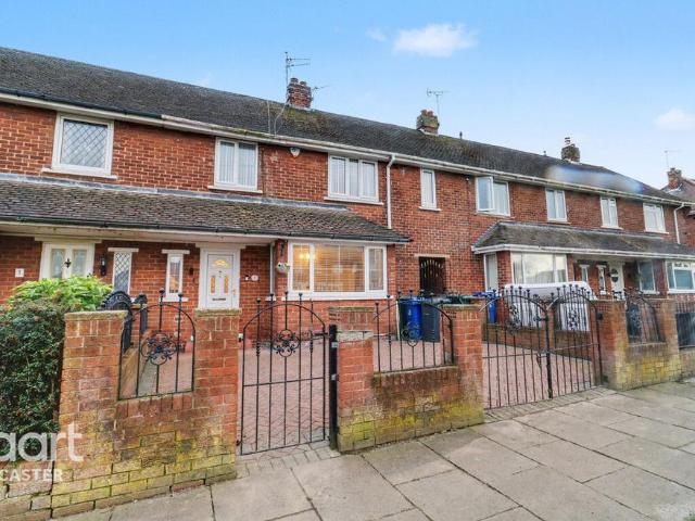 4 bedroom terraced house for sale