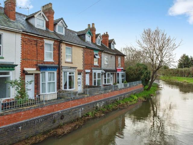 4 bedroom terraced house for sale