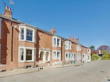 4 bedroom terraced house for sale