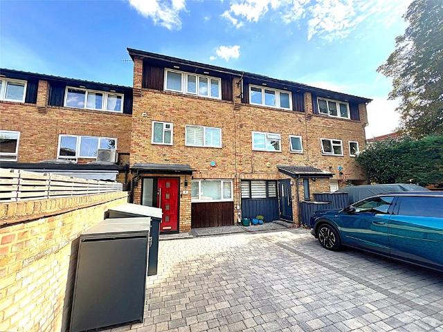 4 bedroom terraced house for sale
