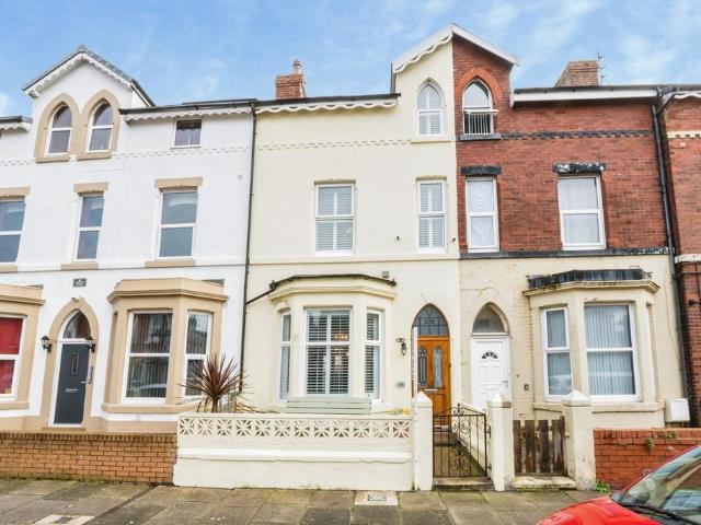 4 bedroom terraced house for sale