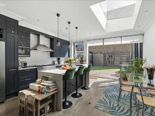 4 bedroom terraced house for sale